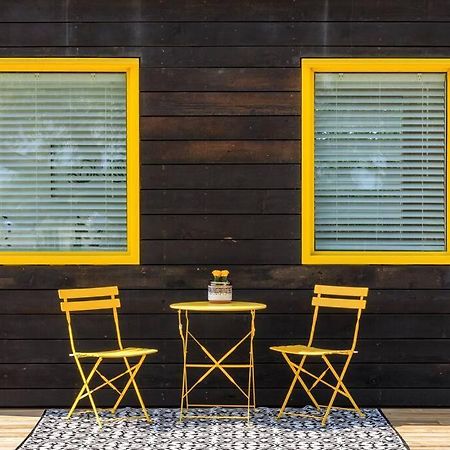New The Yellow Beacon-Luxury Shipping Container Фредериксберг Экстерьер фото