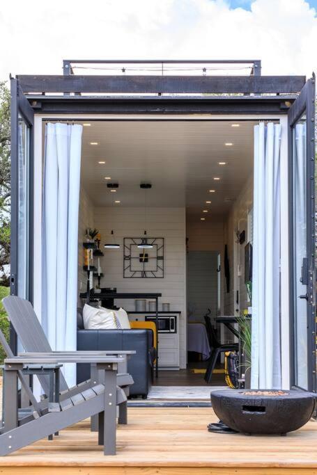 New The Yellow Beacon-Luxury Shipping Container Фредериксберг Экстерьер фото
