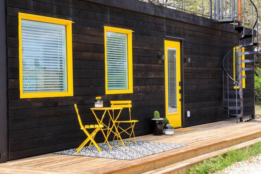 New The Yellow Beacon-Luxury Shipping Container Фредериксберг Экстерьер фото