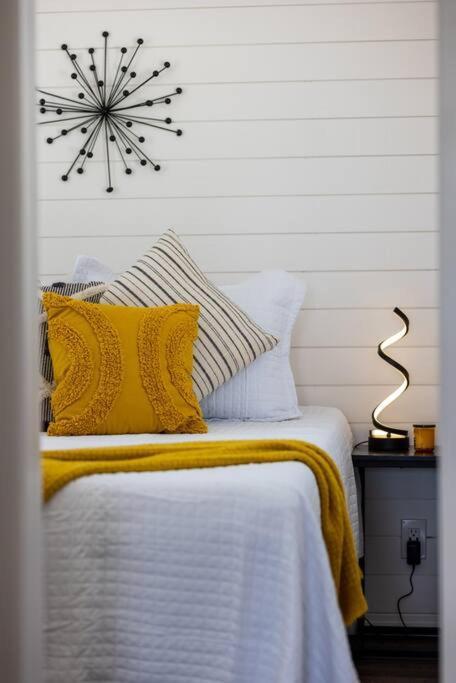 New The Yellow Beacon-Luxury Shipping Container Фредериксберг Экстерьер фото