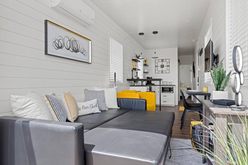 New The Yellow Beacon-Luxury Shipping Container Фредериксберг Экстерьер фото