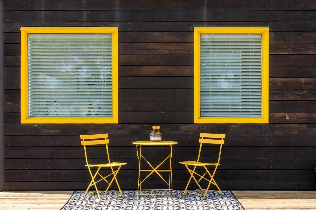 New The Yellow Beacon-Luxury Shipping Container Фредериксберг Экстерьер фото