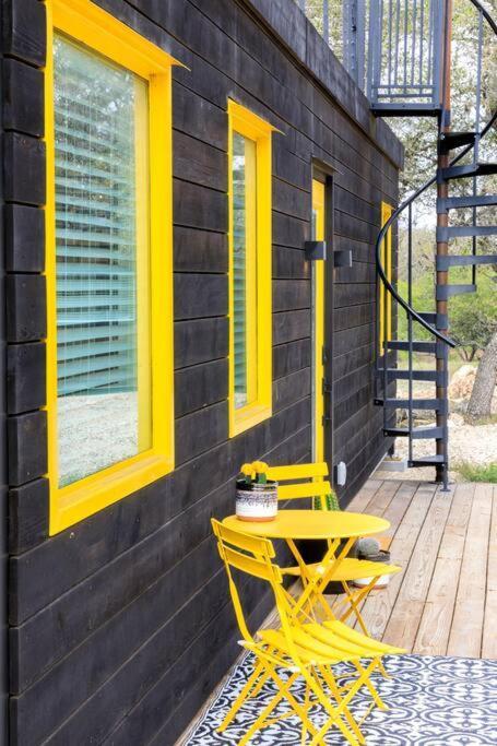 New The Yellow Beacon-Luxury Shipping Container Фредериксберг Экстерьер фото